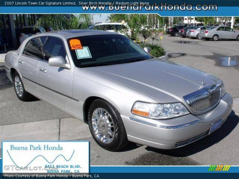 Silver Birch Metallic / Medium Light Stone 2007 Lincoln Town Car Signature Limited