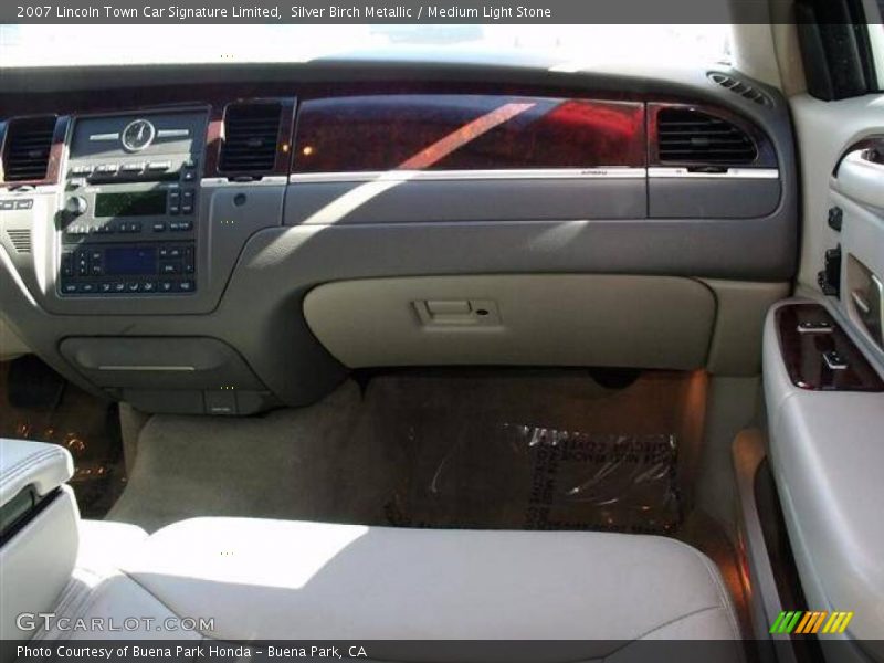 Silver Birch Metallic / Medium Light Stone 2007 Lincoln Town Car Signature Limited