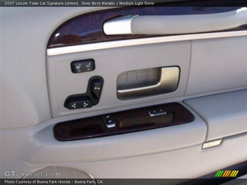 Silver Birch Metallic / Medium Light Stone 2007 Lincoln Town Car Signature Limited