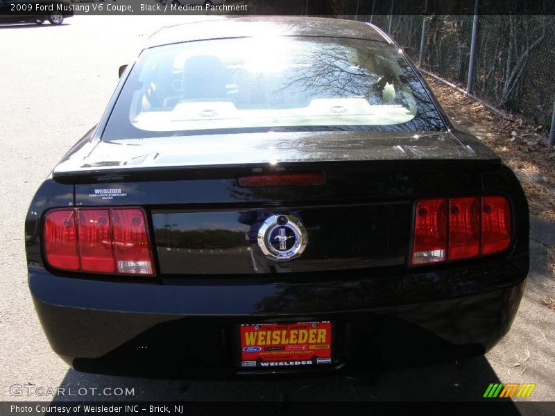 Black / Medium Parchment 2009 Ford Mustang V6 Coupe