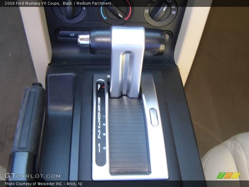 Black / Medium Parchment 2009 Ford Mustang V6 Coupe