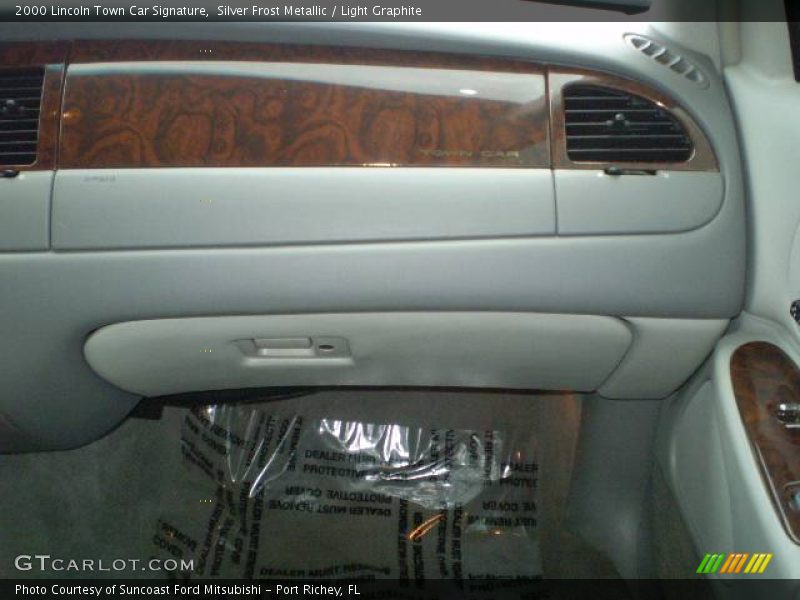 Silver Frost Metallic / Light Graphite 2000 Lincoln Town Car Signature