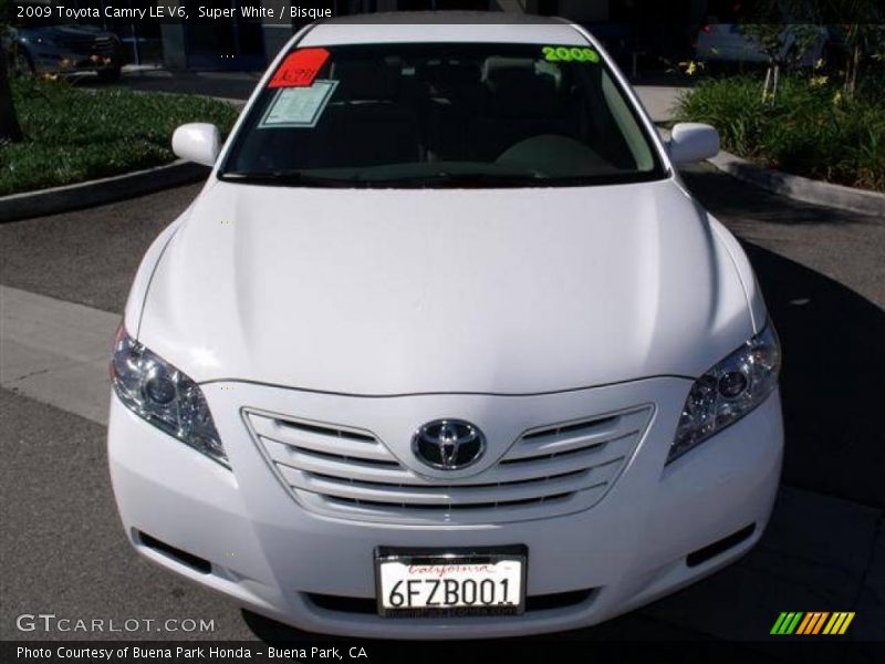 Super White / Bisque 2009 Toyota Camry LE V6