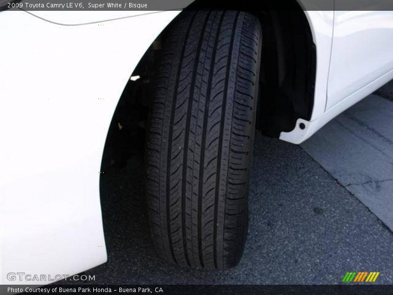 Super White / Bisque 2009 Toyota Camry LE V6
