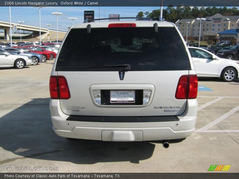 Oxford White / Camel 2006 Lincoln Navigator Luxury