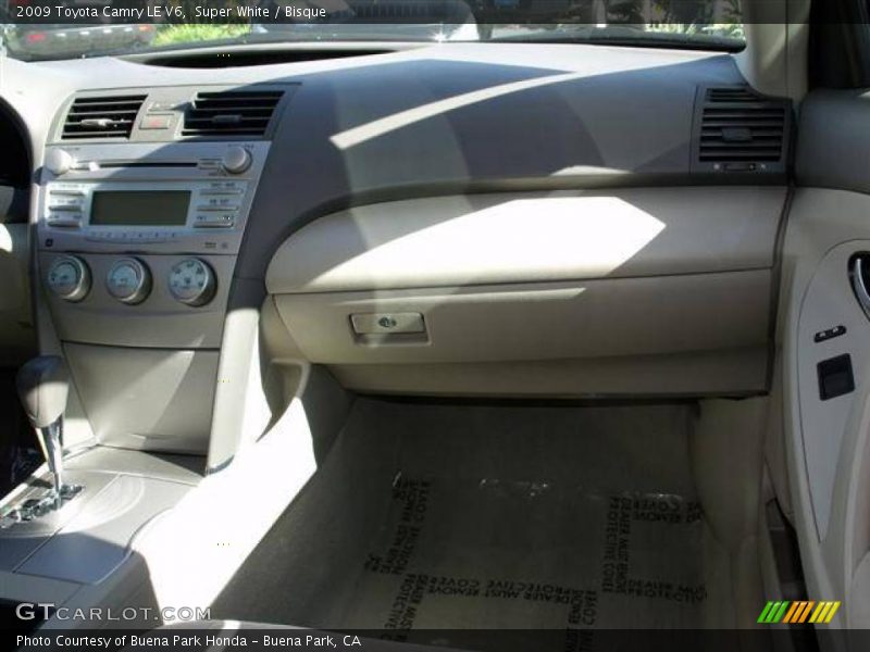 Super White / Bisque 2009 Toyota Camry LE V6