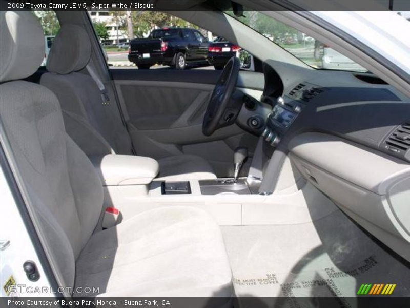 Super White / Bisque 2009 Toyota Camry LE V6