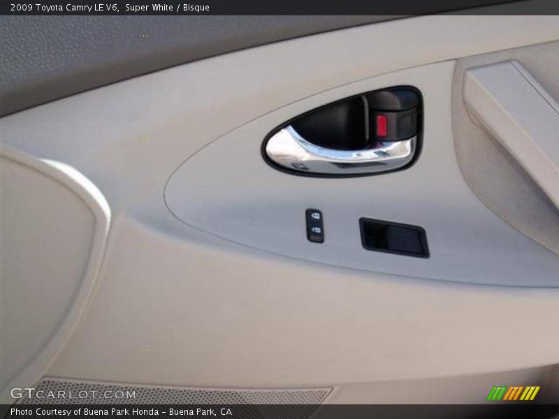 Super White / Bisque 2009 Toyota Camry LE V6