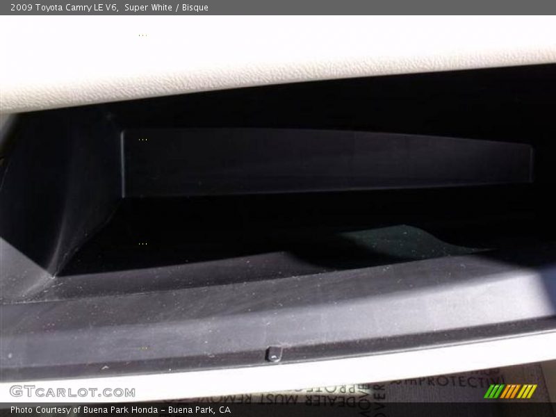 Super White / Bisque 2009 Toyota Camry LE V6