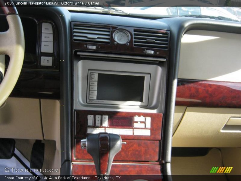 Oxford White / Camel 2006 Lincoln Navigator Luxury