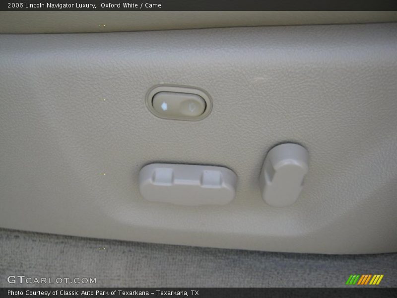 Oxford White / Camel 2006 Lincoln Navigator Luxury