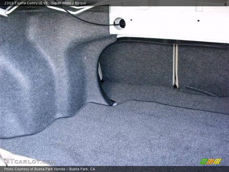 Super White / Bisque 2009 Toyota Camry LE V6