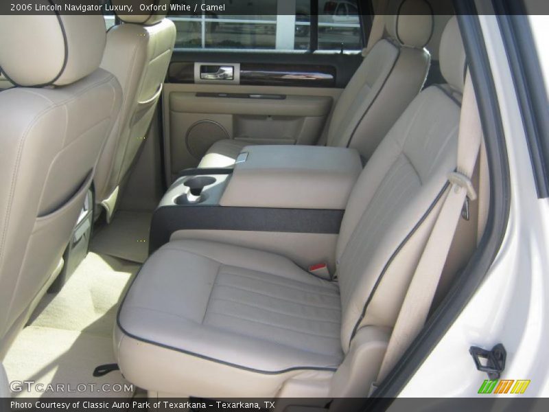 Oxford White / Camel 2006 Lincoln Navigator Luxury