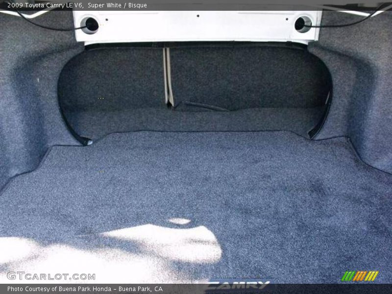 Super White / Bisque 2009 Toyota Camry LE V6