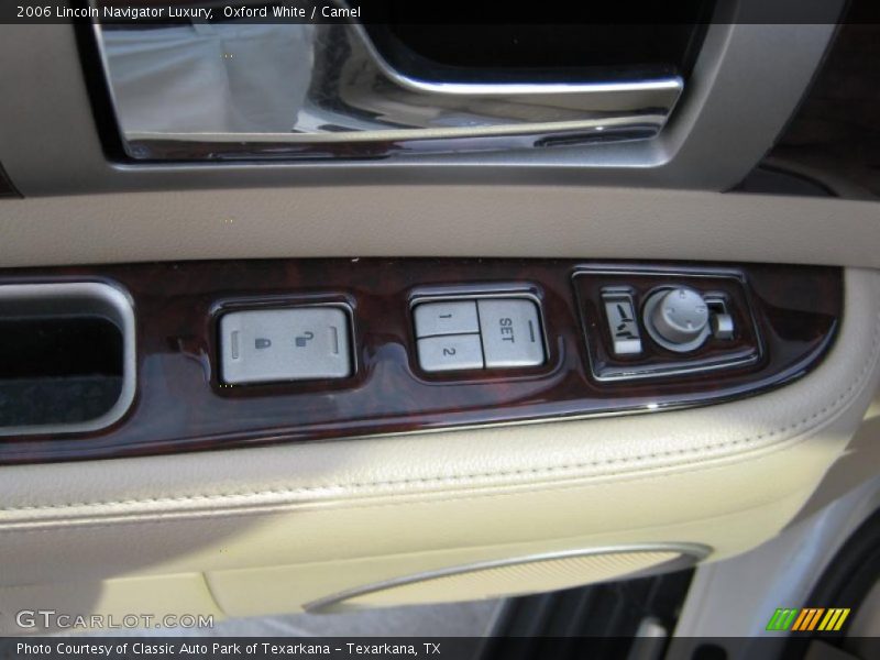 Oxford White / Camel 2006 Lincoln Navigator Luxury