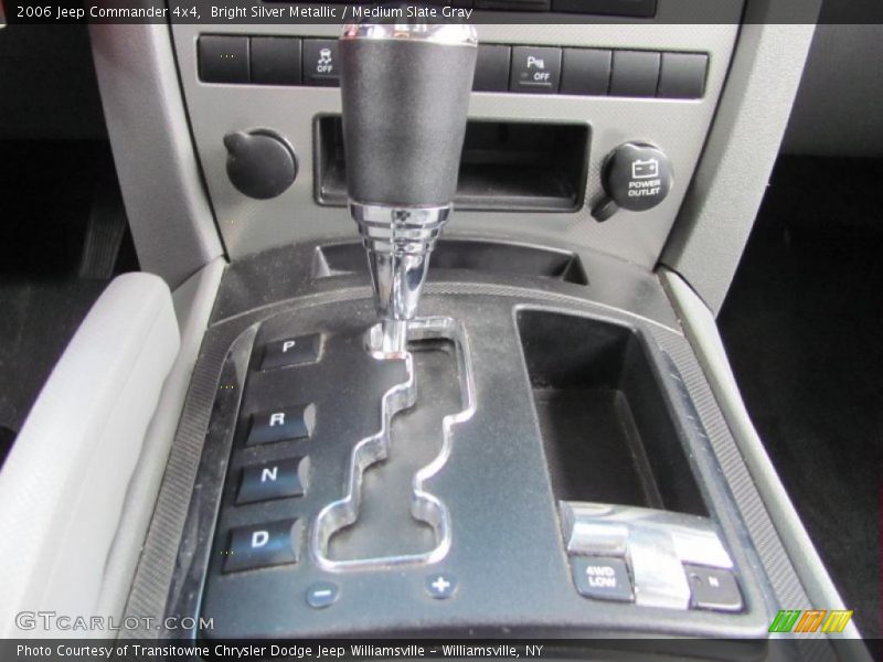 Bright Silver Metallic / Medium Slate Gray 2006 Jeep Commander 4x4