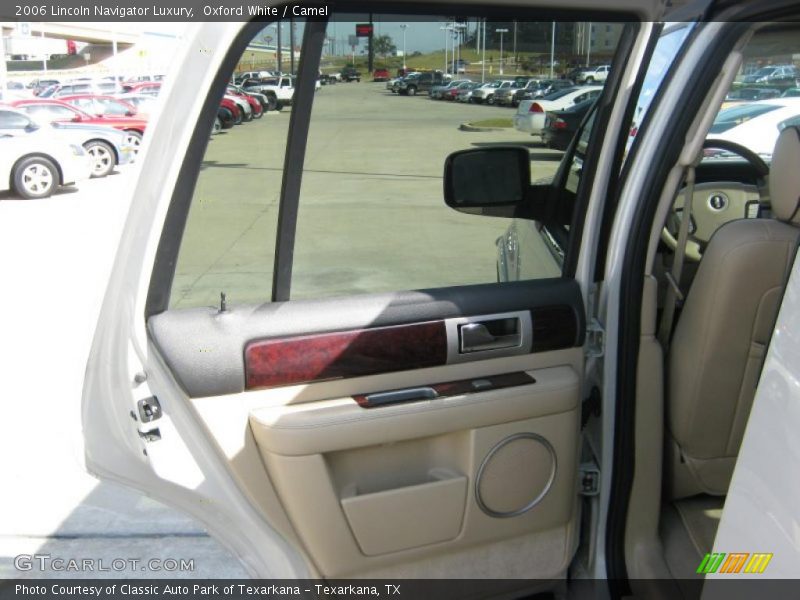 Oxford White / Camel 2006 Lincoln Navigator Luxury