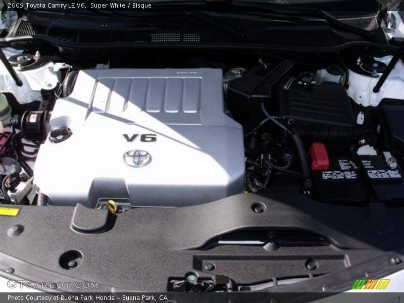 Super White / Bisque 2009 Toyota Camry LE V6