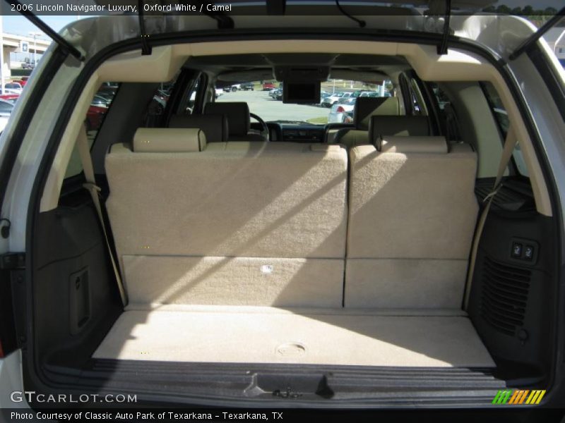 Oxford White / Camel 2006 Lincoln Navigator Luxury