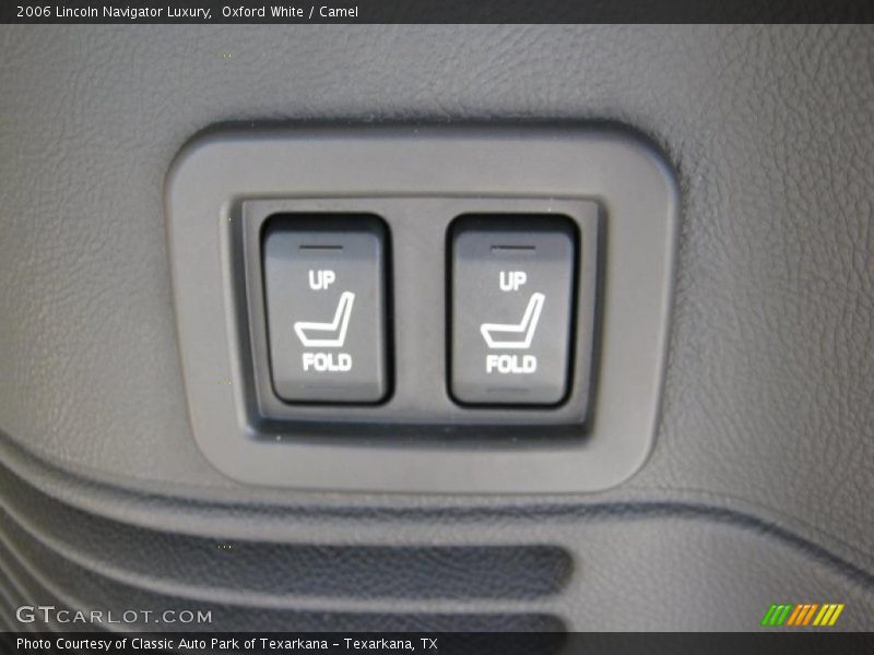 Oxford White / Camel 2006 Lincoln Navigator Luxury