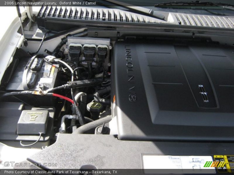 Oxford White / Camel 2006 Lincoln Navigator Luxury