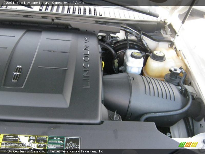 Oxford White / Camel 2006 Lincoln Navigator Luxury