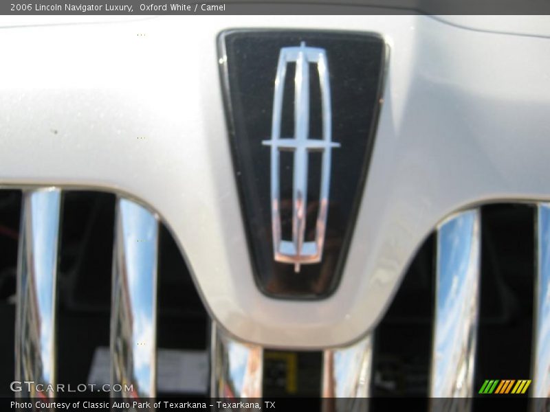 Oxford White / Camel 2006 Lincoln Navigator Luxury