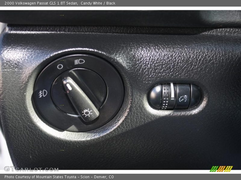 Candy White / Black 2000 Volkswagen Passat GLS 1.8T Sedan