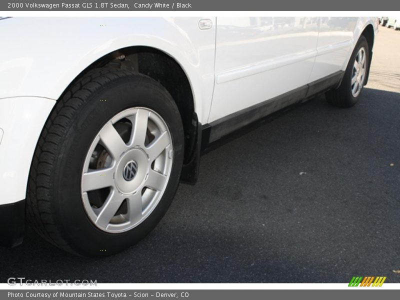 Candy White / Black 2000 Volkswagen Passat GLS 1.8T Sedan