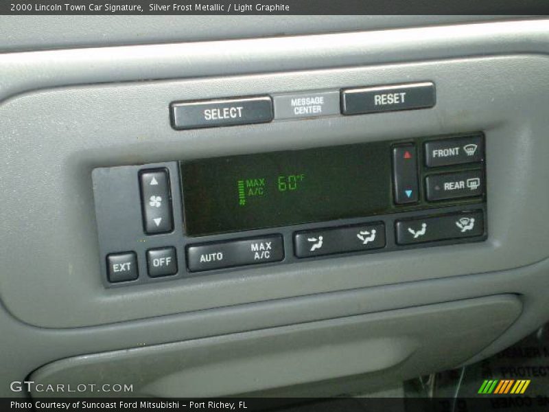Silver Frost Metallic / Light Graphite 2000 Lincoln Town Car Signature