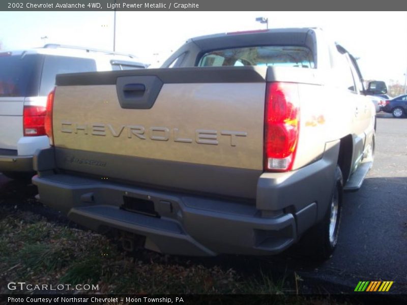 Light Pewter Metallic / Graphite 2002 Chevrolet Avalanche 4WD