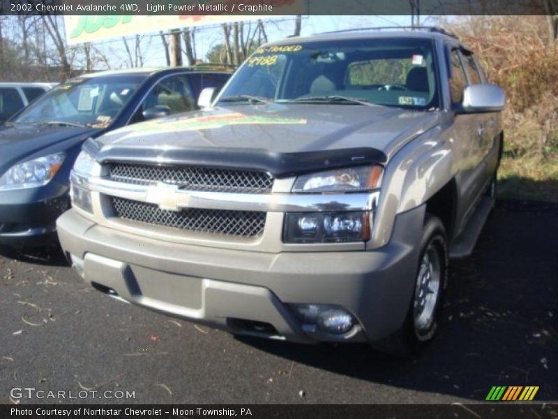 Light Pewter Metallic / Graphite 2002 Chevrolet Avalanche 4WD