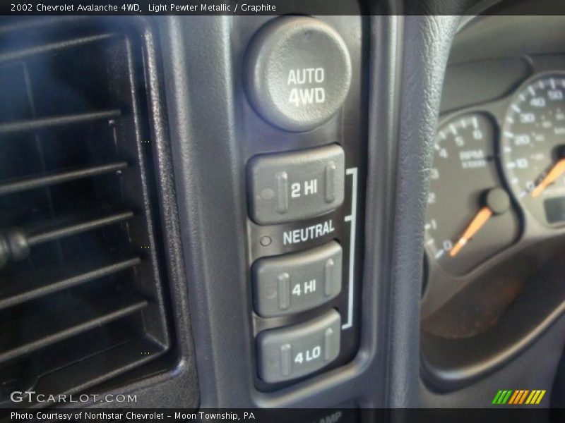 Light Pewter Metallic / Graphite 2002 Chevrolet Avalanche 4WD