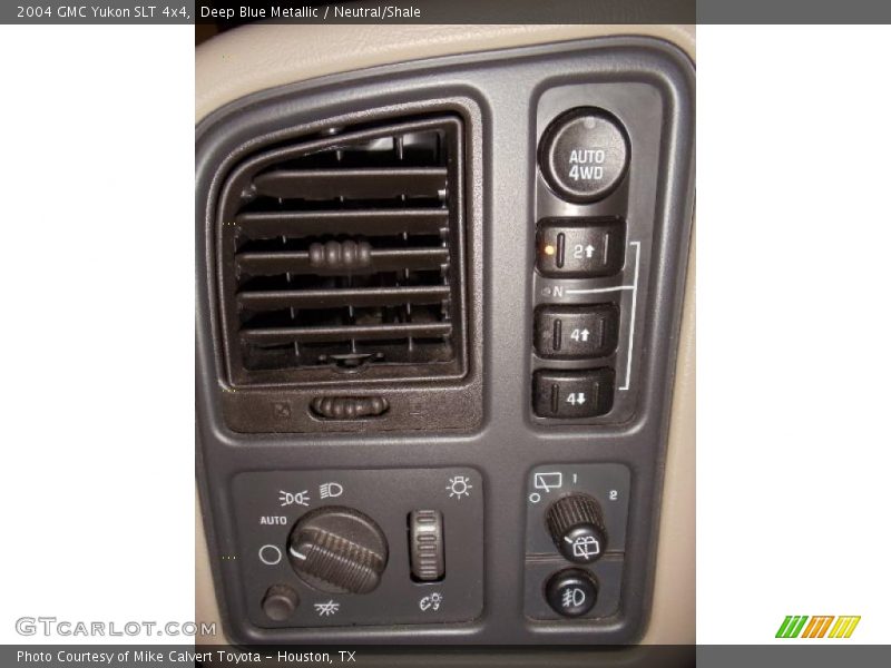 Deep Blue Metallic / Neutral/Shale 2004 GMC Yukon SLT 4x4