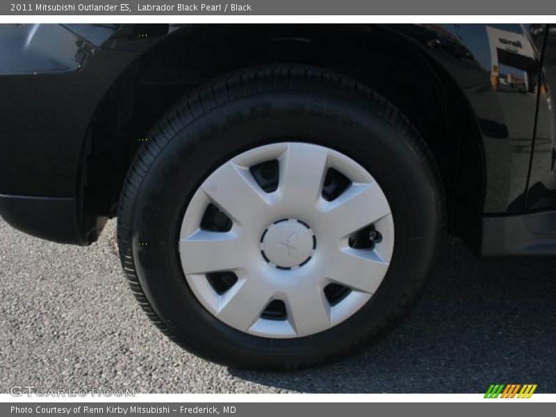 Labrador Black Pearl / Black 2011 Mitsubishi Outlander ES