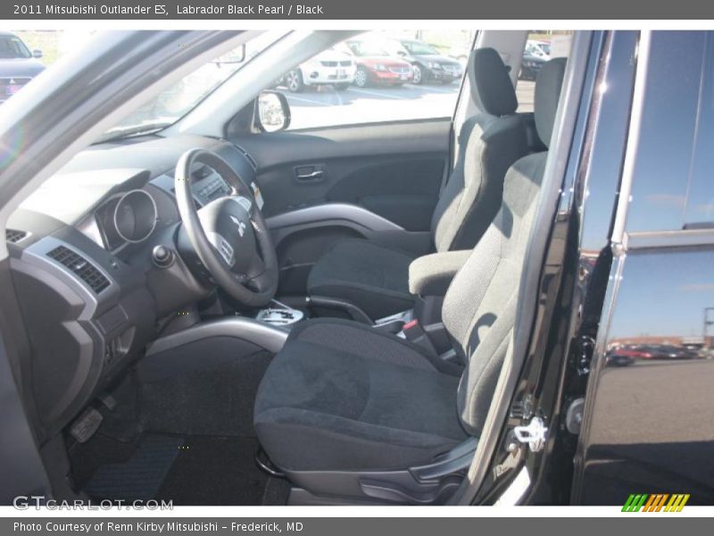 Labrador Black Pearl / Black 2011 Mitsubishi Outlander ES