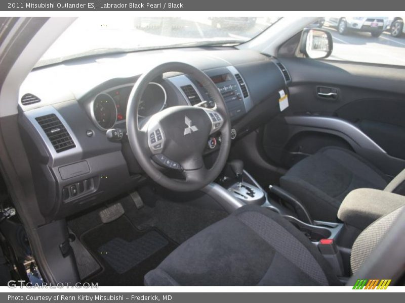 Labrador Black Pearl / Black 2011 Mitsubishi Outlander ES