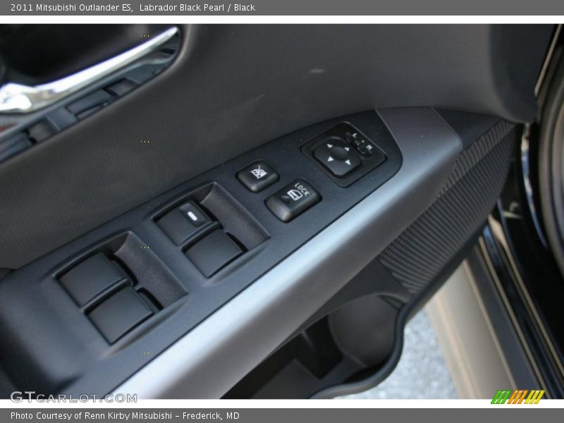 Labrador Black Pearl / Black 2011 Mitsubishi Outlander ES