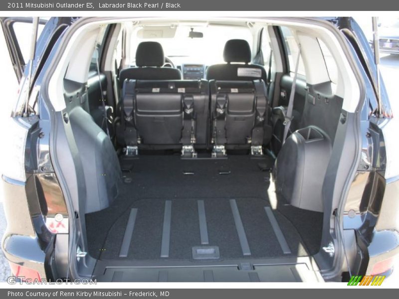 Labrador Black Pearl / Black 2011 Mitsubishi Outlander ES