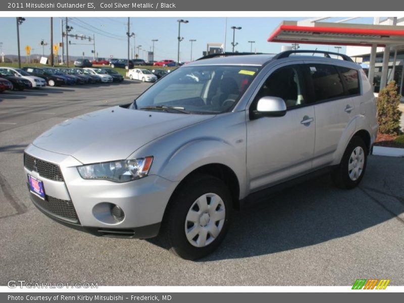 Cool Silver Metallic / Black 2011 Mitsubishi Outlander ES