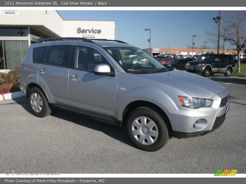 Cool Silver Metallic / Black 2011 Mitsubishi Outlander ES