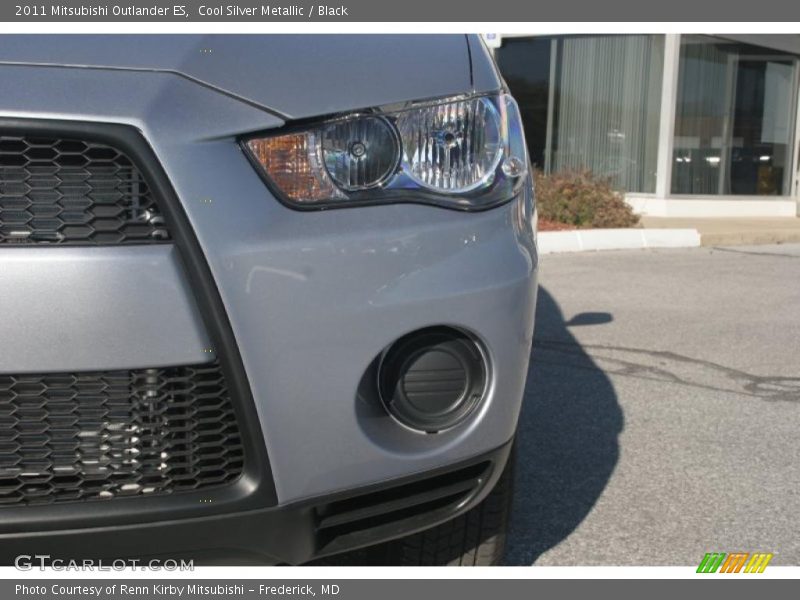 Cool Silver Metallic / Black 2011 Mitsubishi Outlander ES