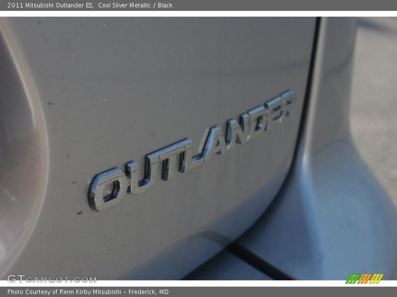 Cool Silver Metallic / Black 2011 Mitsubishi Outlander ES