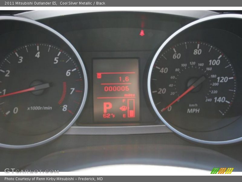 Cool Silver Metallic / Black 2011 Mitsubishi Outlander ES