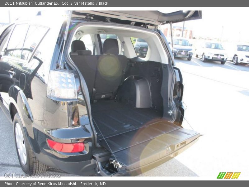 Cool Silver Metallic / Black 2011 Mitsubishi Outlander ES
