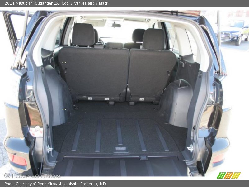 Cool Silver Metallic / Black 2011 Mitsubishi Outlander ES