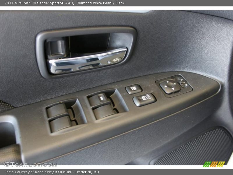 Diamond White Pearl / Black 2011 Mitsubishi Outlander Sport SE 4WD