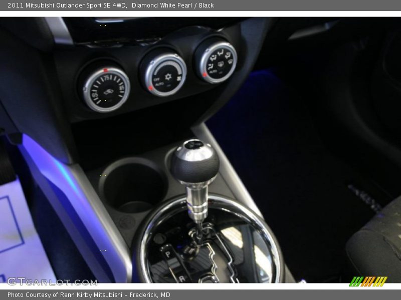 Diamond White Pearl / Black 2011 Mitsubishi Outlander Sport SE 4WD