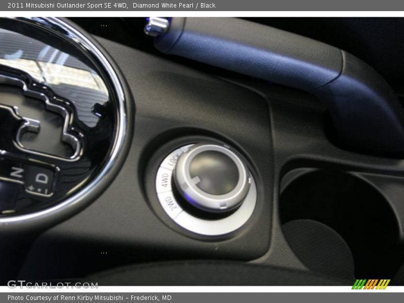 Diamond White Pearl / Black 2011 Mitsubishi Outlander Sport SE 4WD