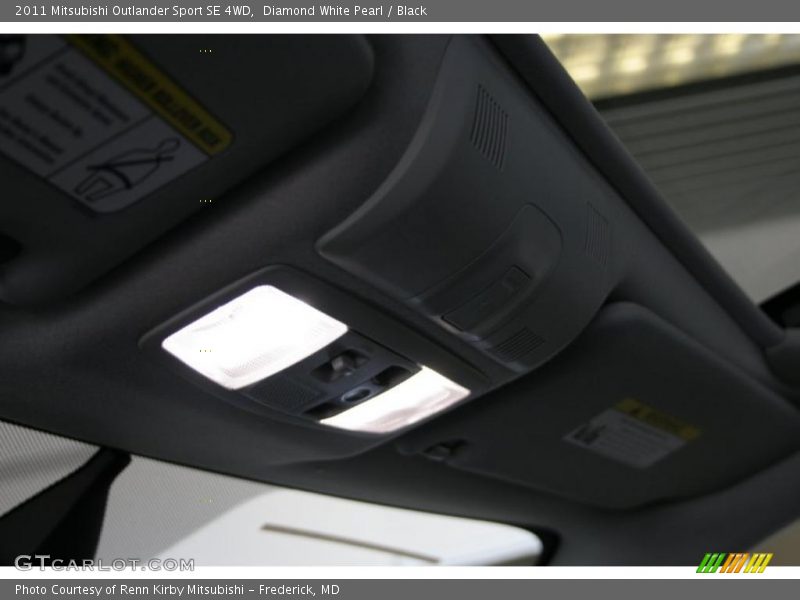 Diamond White Pearl / Black 2011 Mitsubishi Outlander Sport SE 4WD